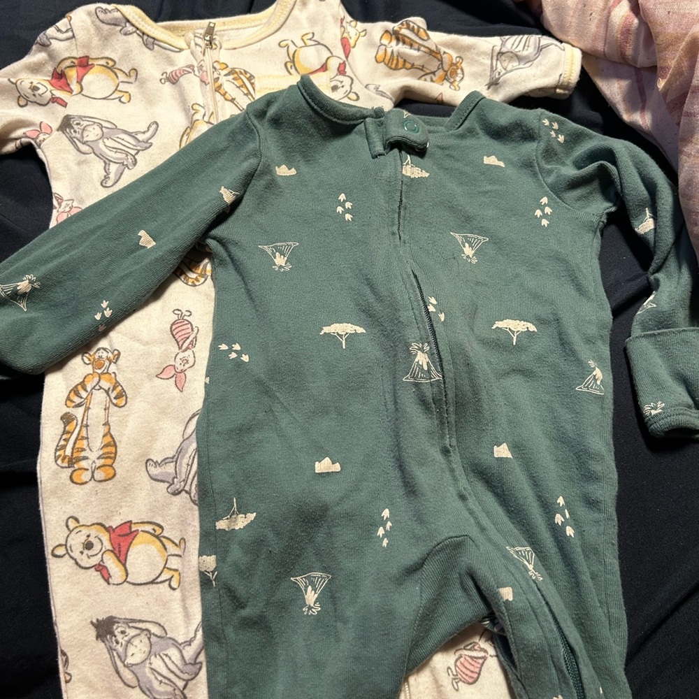 Disney Kids Footies - Green and Cream